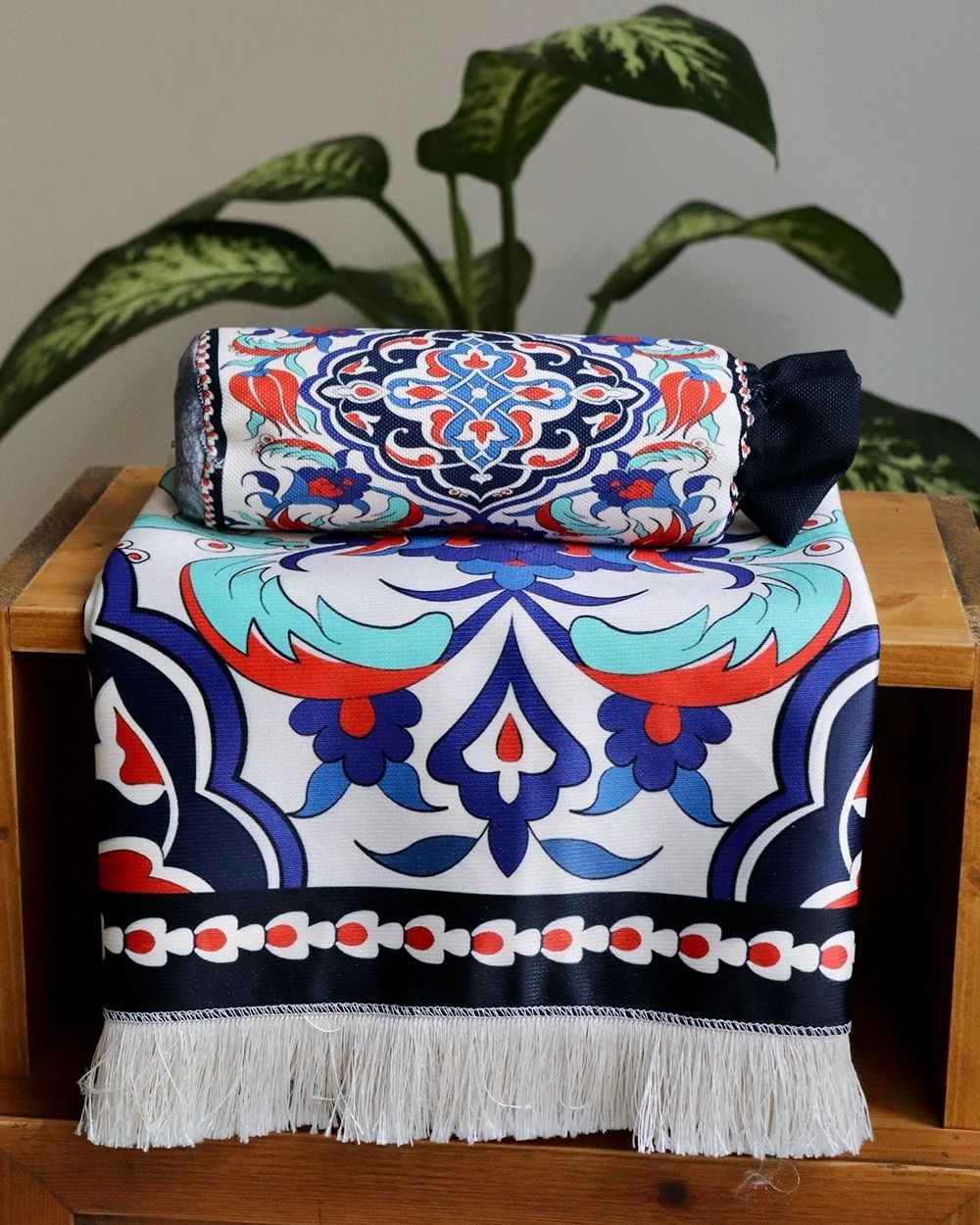 Lale Desenli İpek Dokulu Keseli Seccade Çok Renkli