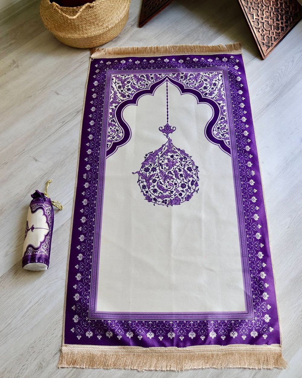 Mihrap Desenli İpek Dokulu Keseli Seccade Mor Renk