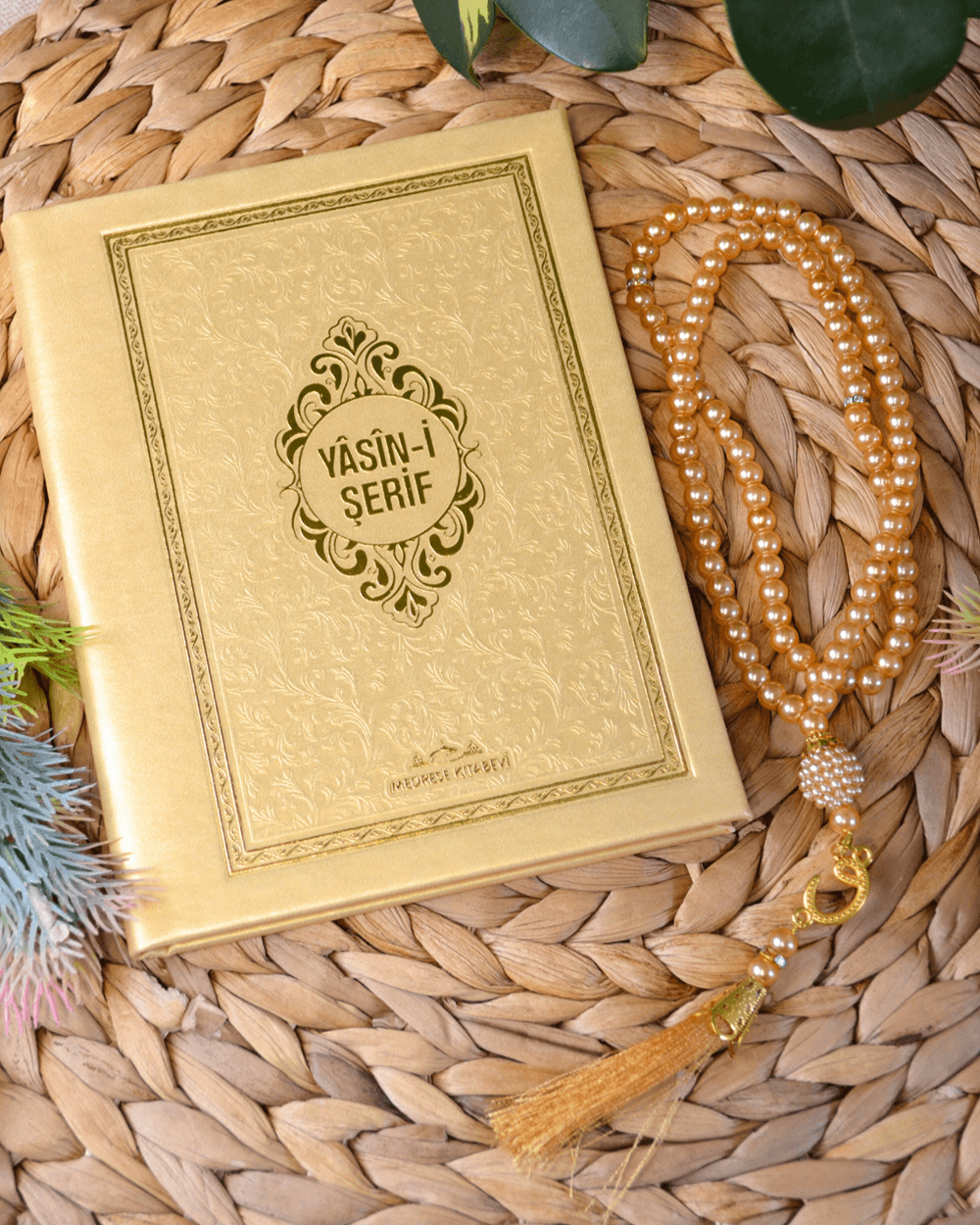 Tül Keseli İnci Tesbihli Yasin Kitabı Çanta Boy Termo Deri Kaplı Gold – Arapça; Türkçe Okunuşlu ve Mealli – 128 Sayfa | Hac Umre ve Mevlit Hediyeliği