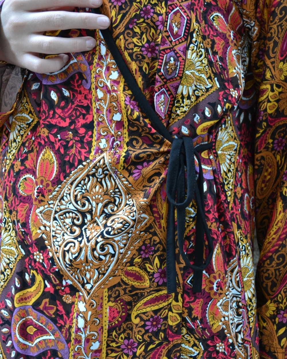 Etnik Desenli Kruvaze Namaz Elbisesi – %100 Viskon, Yandan Bağlamalı 36-46 Beden