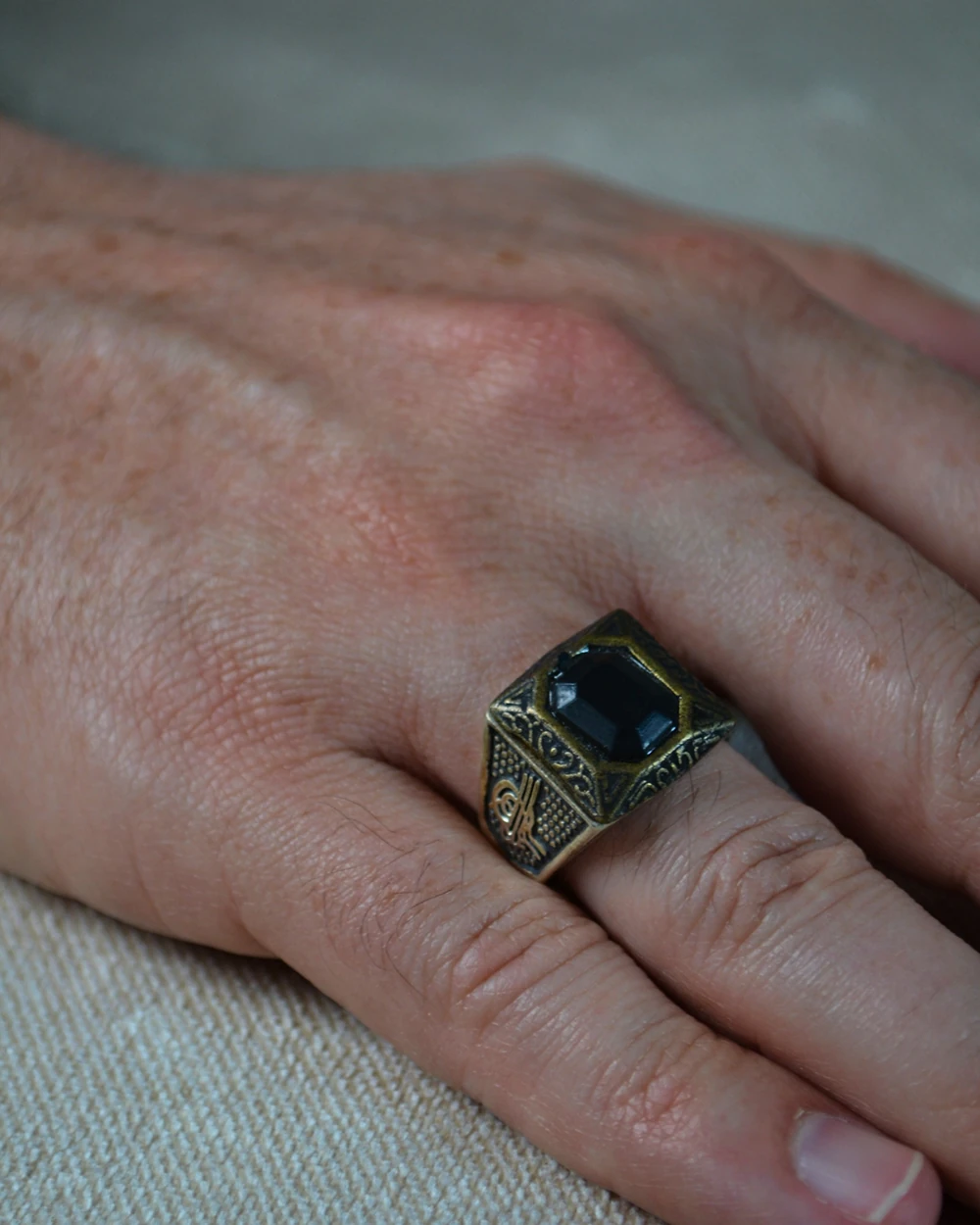 Erkek Tuğra Motifli Taşlı Metal Yüzük Uzun Ömürlü; Şık Tasarım (40’lı kutu)