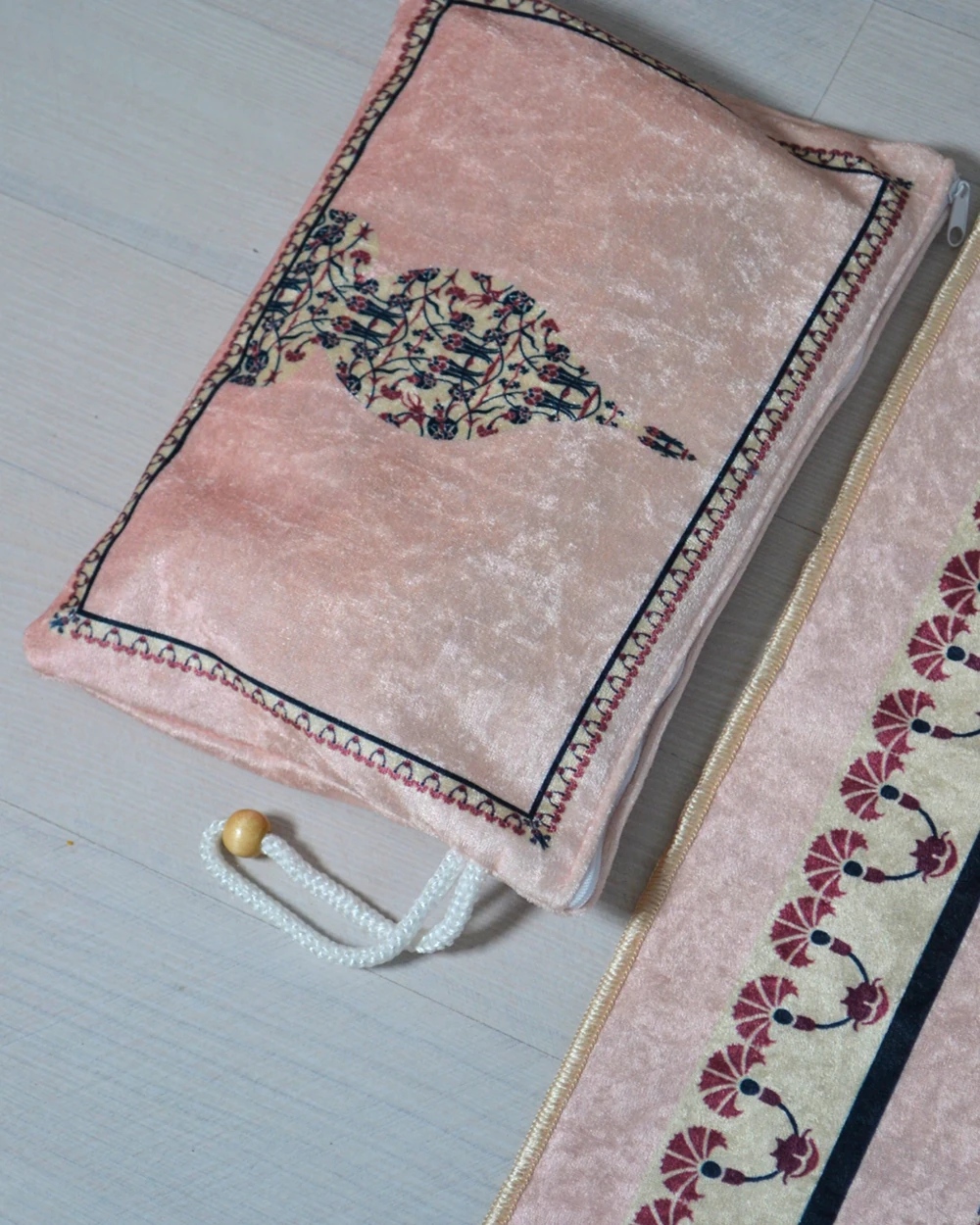 Pratik ve Taşınabilir İpek Dokulu Çantalı Seccade Açık Pembe