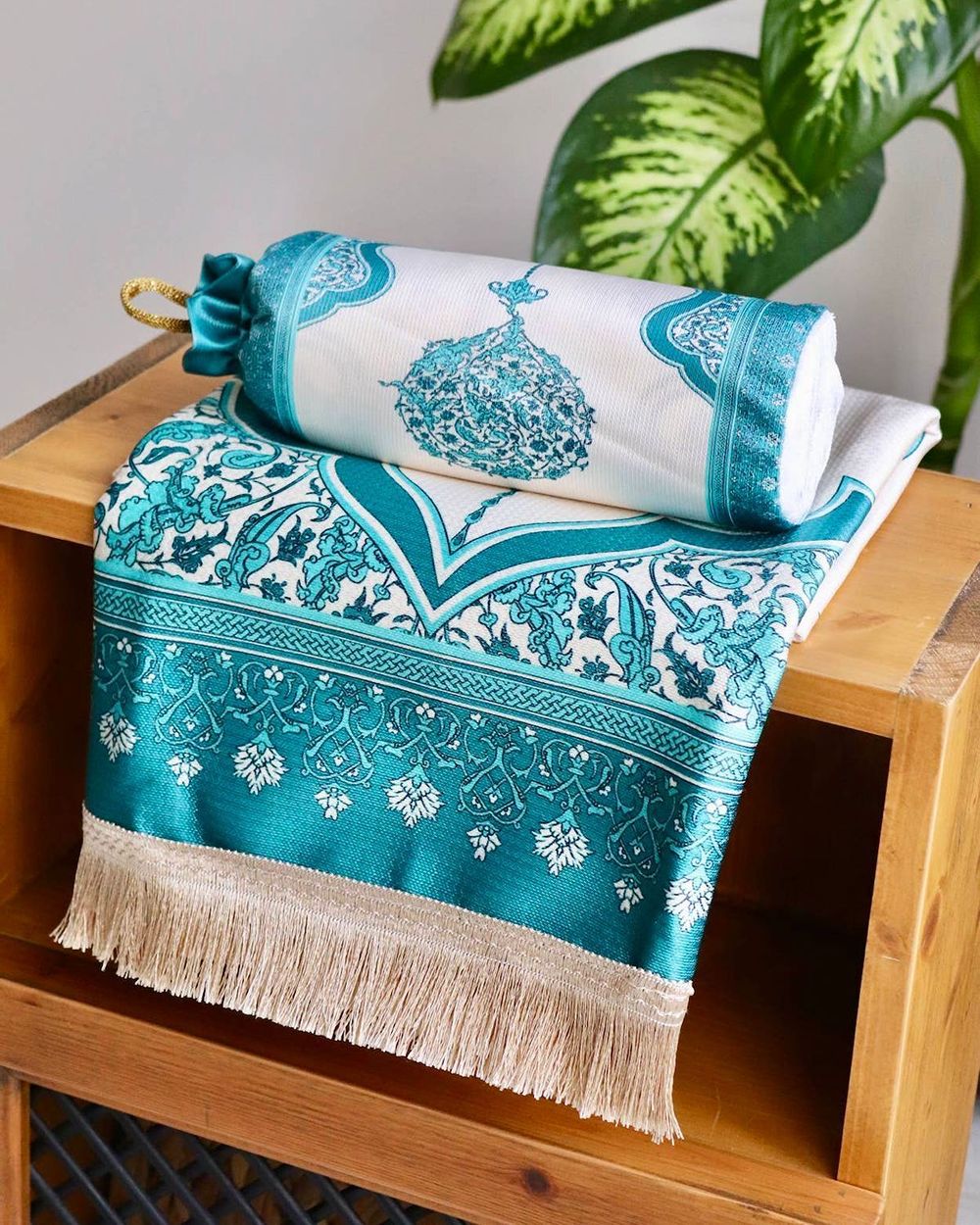 Mihrap Desenli İpek Dokulu Keseli Seccade Turkuaz Renk