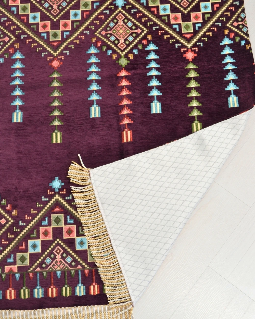 Çeyizlik Hediyelik Seccade Eşarp Tesbih Set – Kilim Desenli Kadife Astarlı Seccade, Eşarp, Kristal Tesbih Özel Kutulu Lüks Hediye Seti