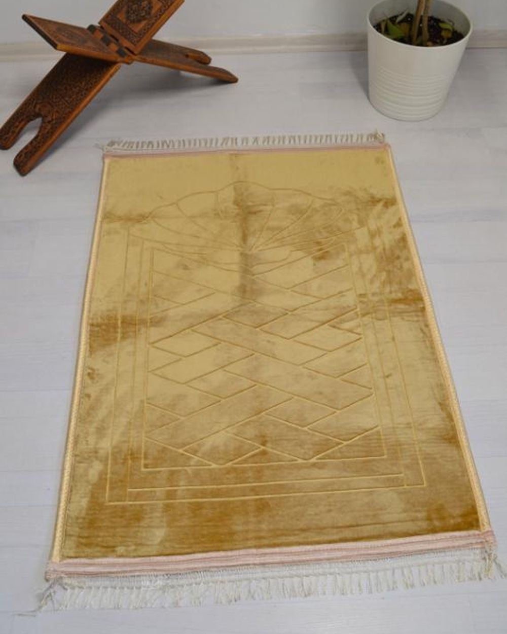 Peluş Seccade Sarı - 80x120 cm - Ekstra Konforlu - Yumuşak ve Geniş Ölçülü