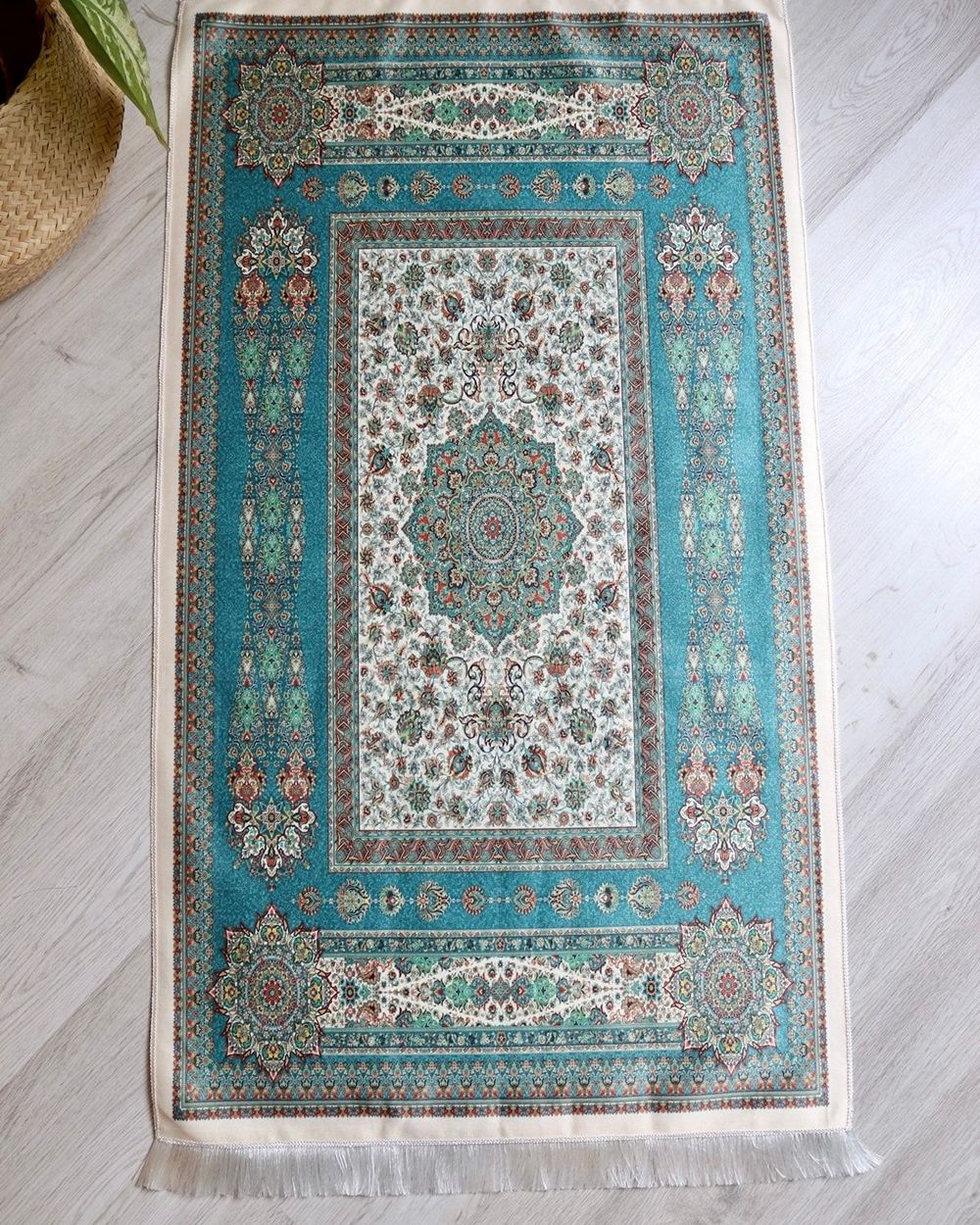 Halı Desenli İpek Dokulu Keseli Seccade Turkuaz
