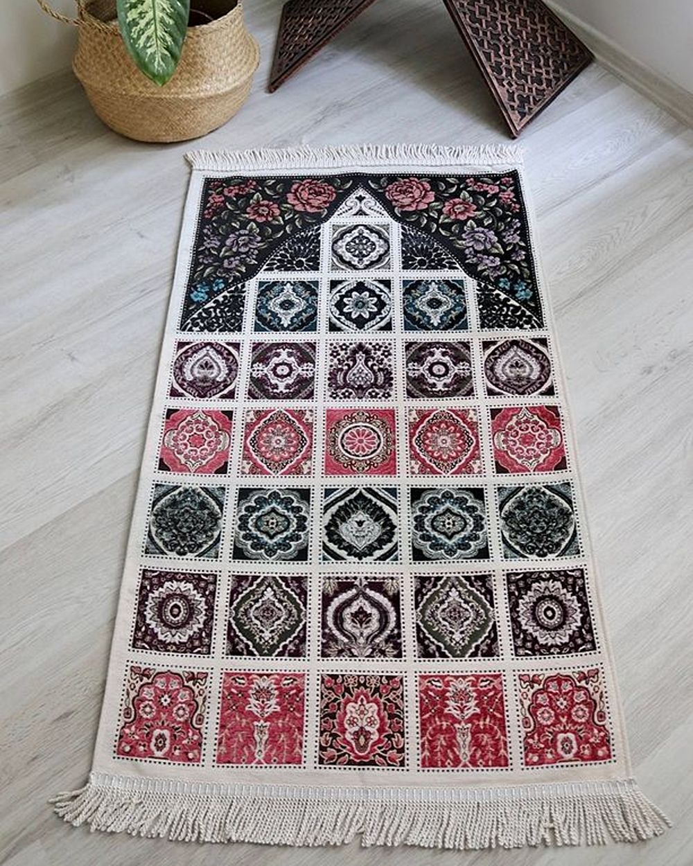 40 Yama Desenli Astarlı  Seccade Siyah