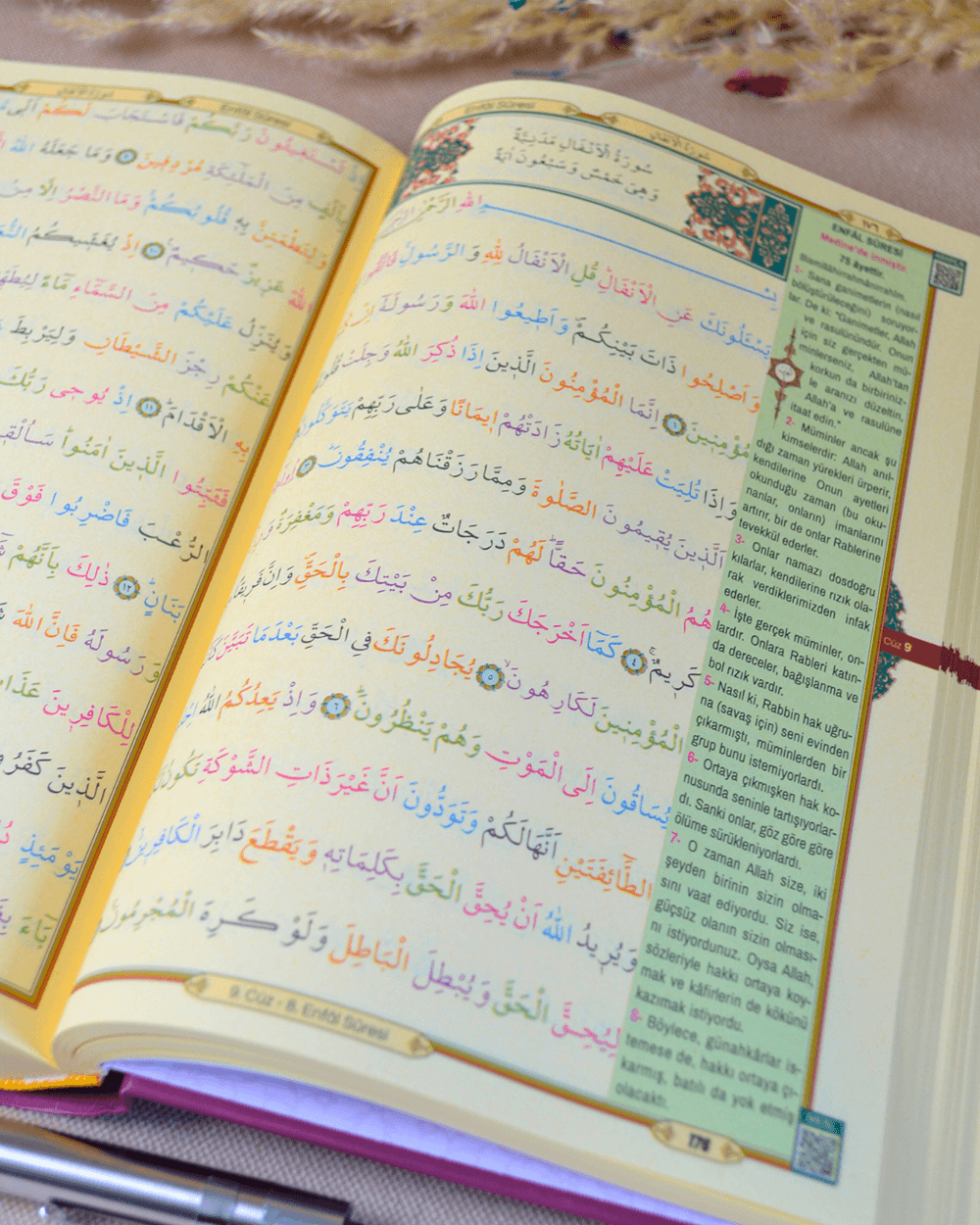 Gizli Mealli ve Türkçe Okunuşlu Kuran-ı Kerim Camii Boy Pembe – Özel Işıklı Kalemli