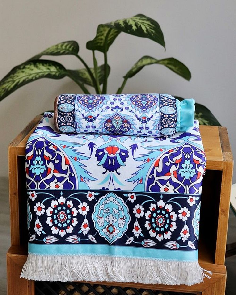 Çini Desenli İpek Dokulu Keseli Seccade Açık Mavi