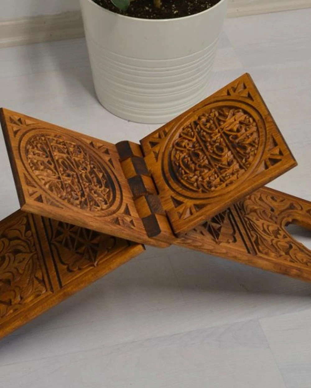 Kur’an-ı Kerim Rahlesi Selçuklu Desenli Model 2– Büyük Boy (18X65cm) Oyma İşçilikli