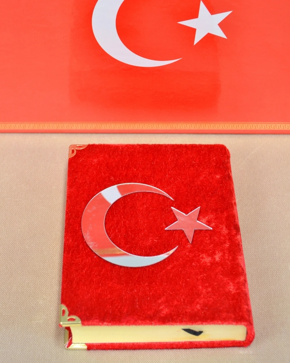 Türk Bayraklı Özel Kutuda Hediyelik Kuran Seti | Kuran-ı Kerim + Türk Bayrağı