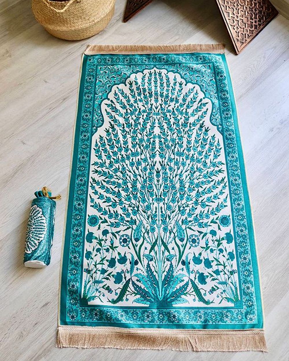 Çini Desenli İpek Dokulu Keseli Seccade Turkuaz