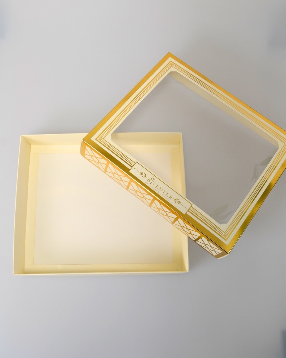 Asetat Pencere Kapaklı Hediye Kutusu – Küçük Boy 21x25x5 cm Sunum Kutusu