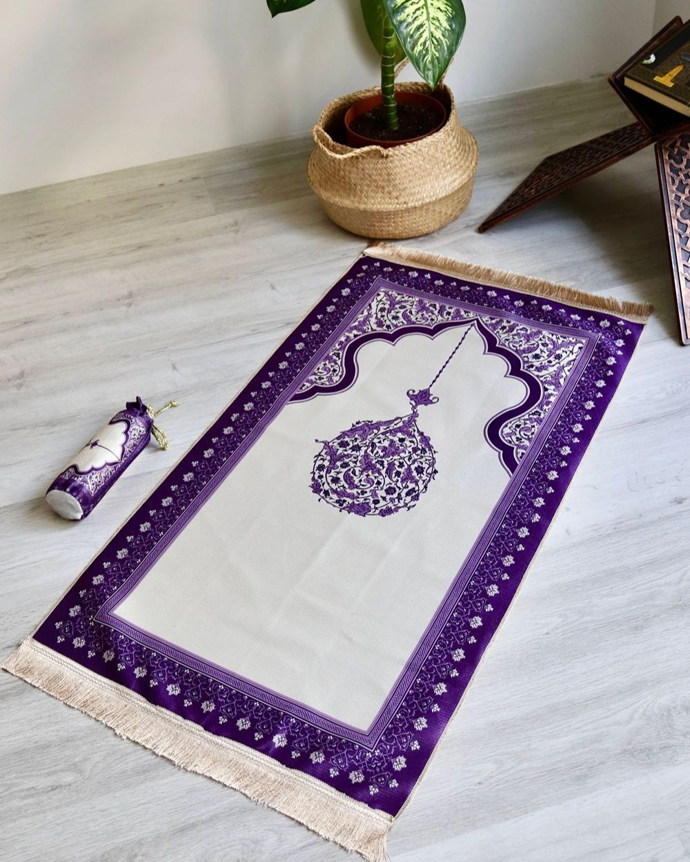 Mihrap Desenli İpek Dokulu Keseli Seccade Mor Renk