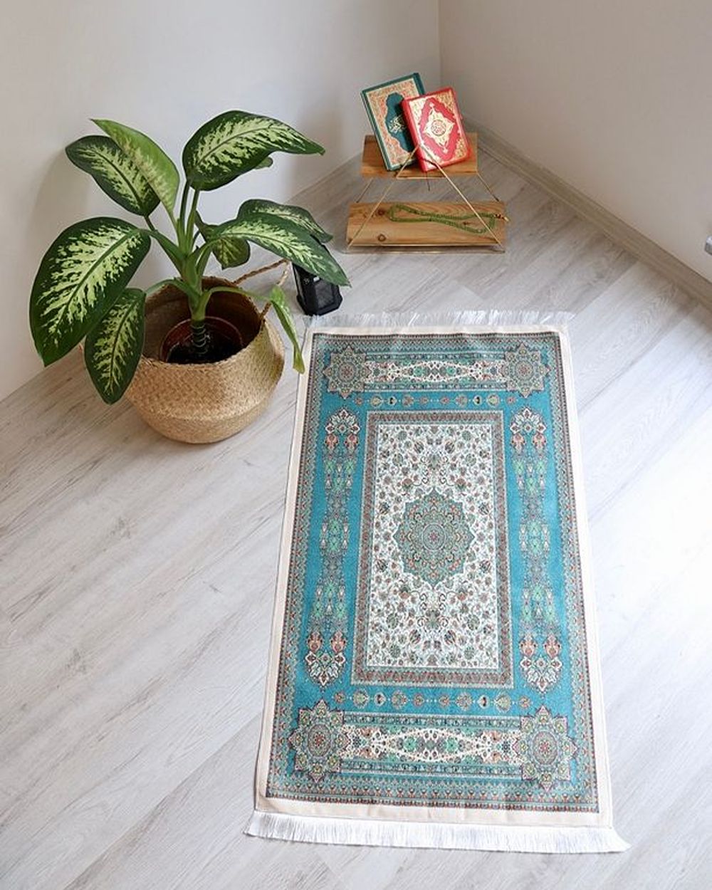 Halı Desenli İpek Dokulu Keseli Seccade Turkuaz