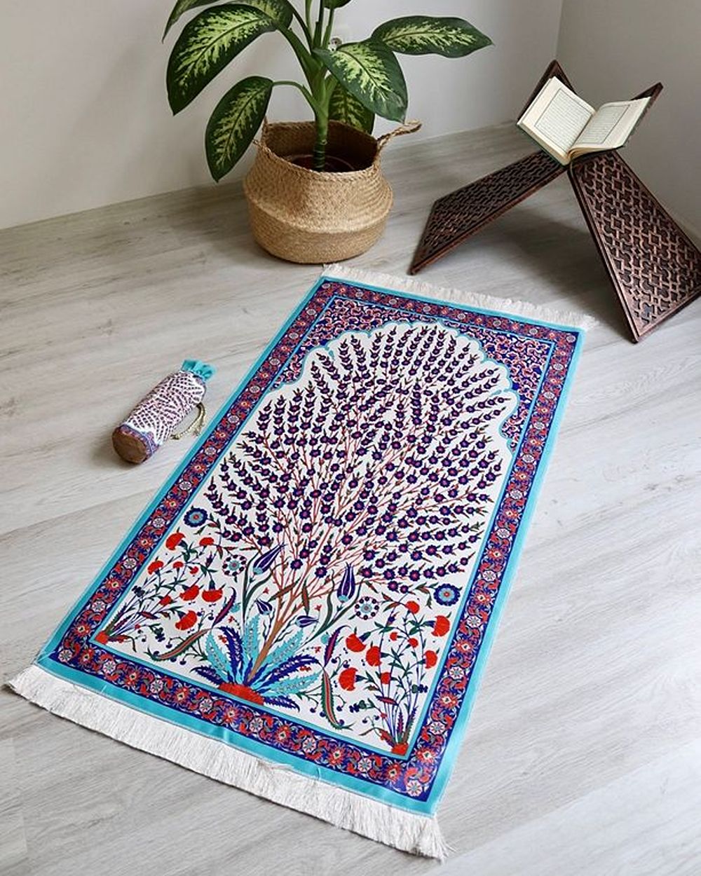 Çini Desenli İpek Dokulu Keseli Seccade Kırmızı