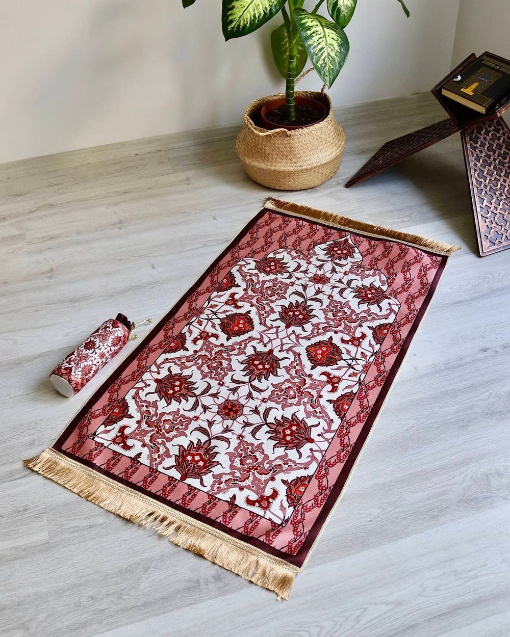 İpek Dokulu Keseli Seccade Kırmızı