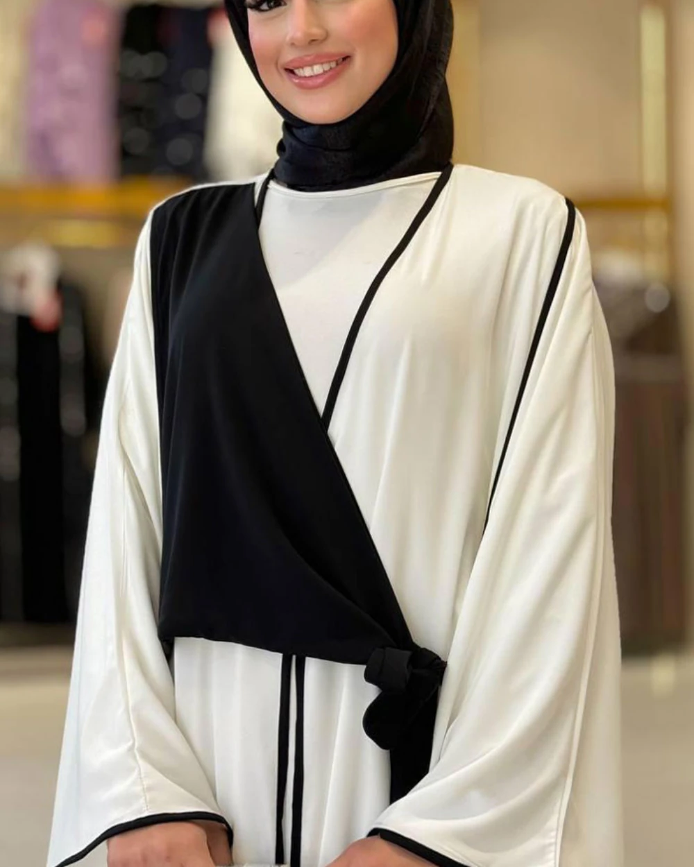 Önden Bağlama Detaylı Medine İpeği Abaya