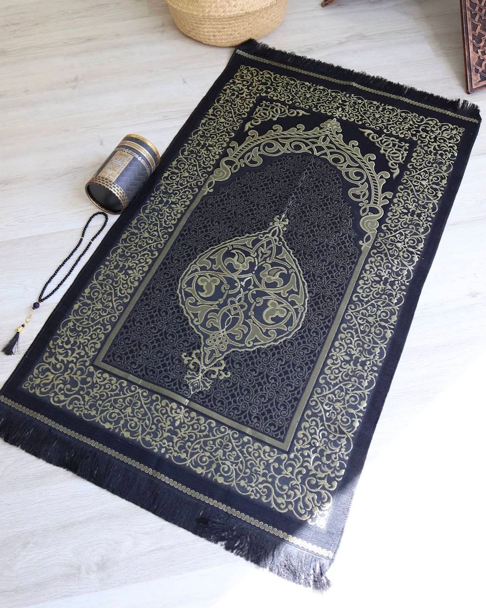 Silindir Kutulu Seccade ve İnci Tesbih Seti Kabe Örtüsü Desenli
