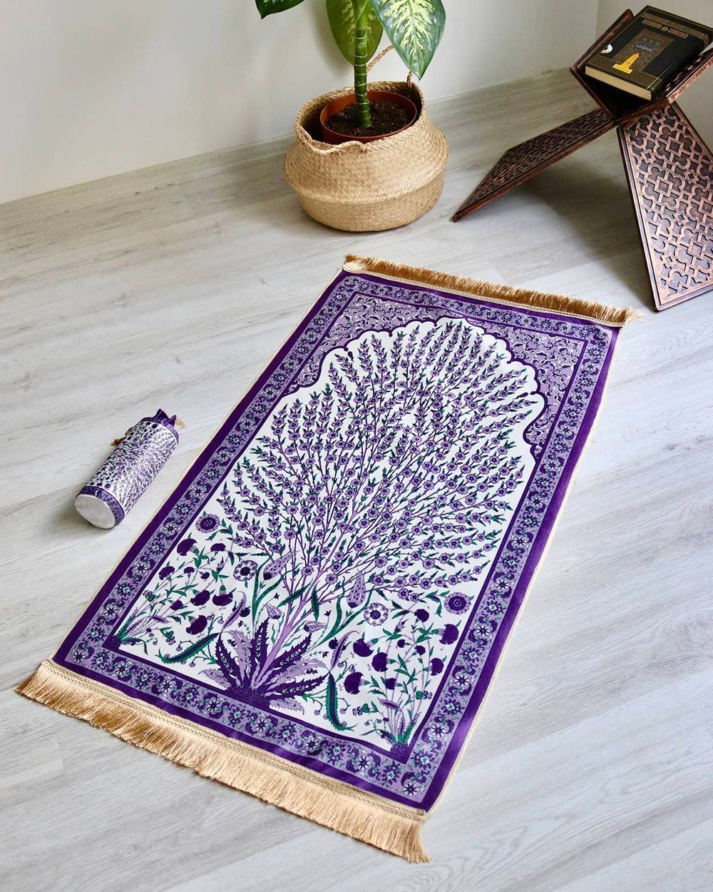 Çini Desenli İpek Dokulu Keseli Seccade Mor