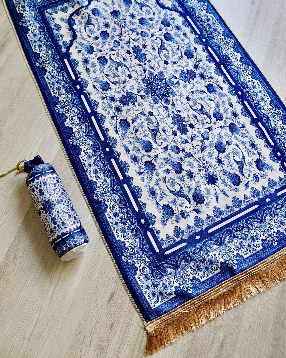 Gülhan Desenli İpek Dokulu Keseli Seccade Lacivert Renk