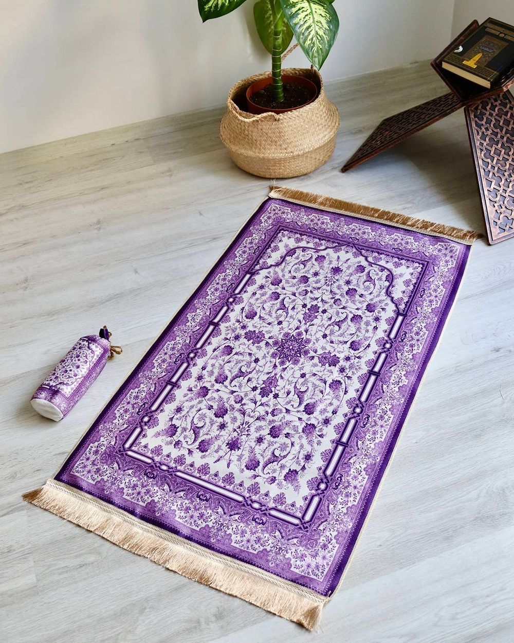 Gülhan Desenli İpek Dokulu Keseli Seccade Mor Renk