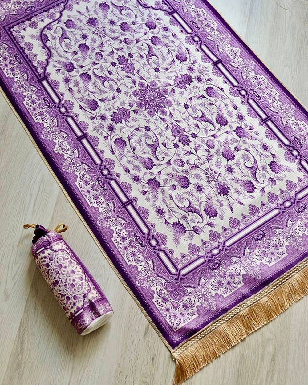 Gülhan Desenli İpek Dokulu Keseli Seccade Mor Renk