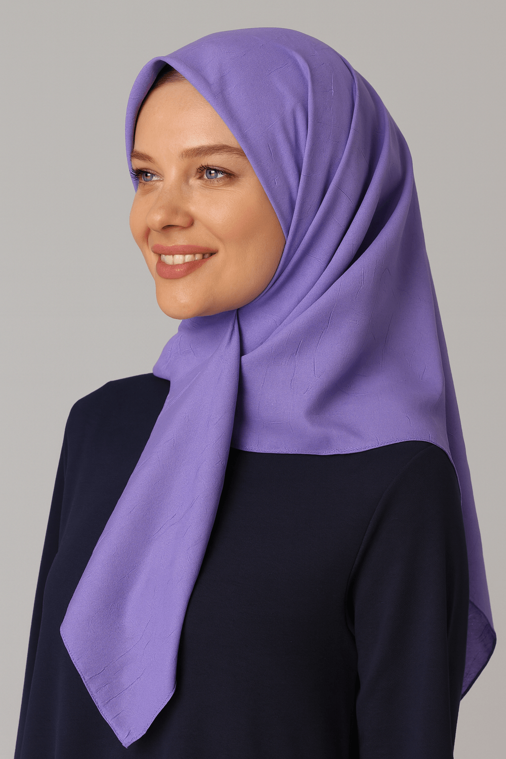 Bambu Kraş Eşarp 100x100 cm – Terletmez, Tok ve Dik Duran, Dört Mevsim Kullanıma Uygun - Mor