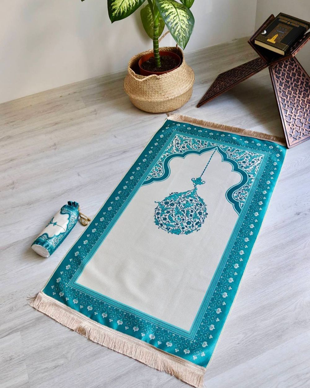 Mihrap Desenli İpek Dokulu Keseli Seccade Turkuaz Renk