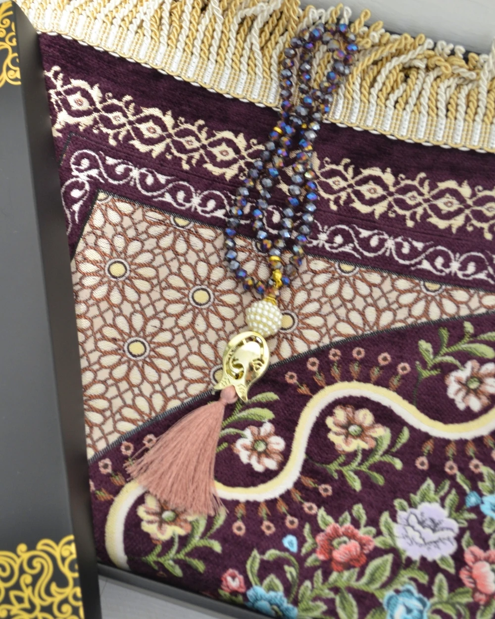 Kadife Astarlı Seccade ve Kristal Tesbih Özel Kutulu Lüks Hediyelik Çeyizlik Set