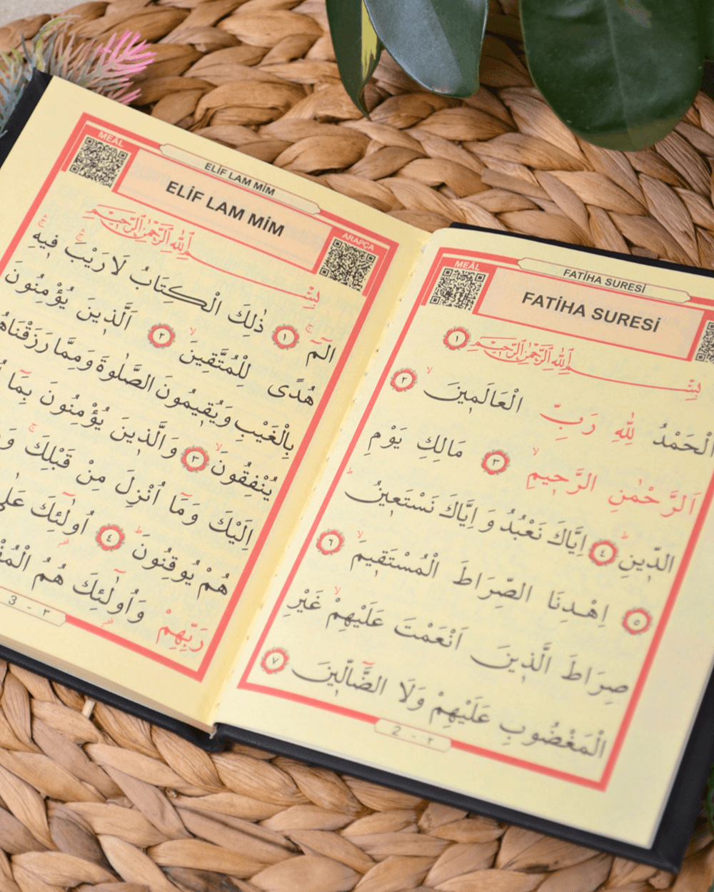 Tül Keseli İnci Tesbihli Yasin Kitabı Çanta Boy Termo Deri Kaplı Siyah – Arapça; Türkçe Okunuşlu ve Mealli – 128 Sayfa | Hac Umre ve Mevlit Hediyeliği