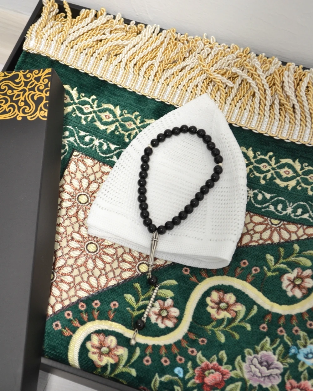 Erkekler için Astarlı Seccade Takke Tesbih Hediyelik Set- Özel Kutulu Hediyelik Çeyizlik Set