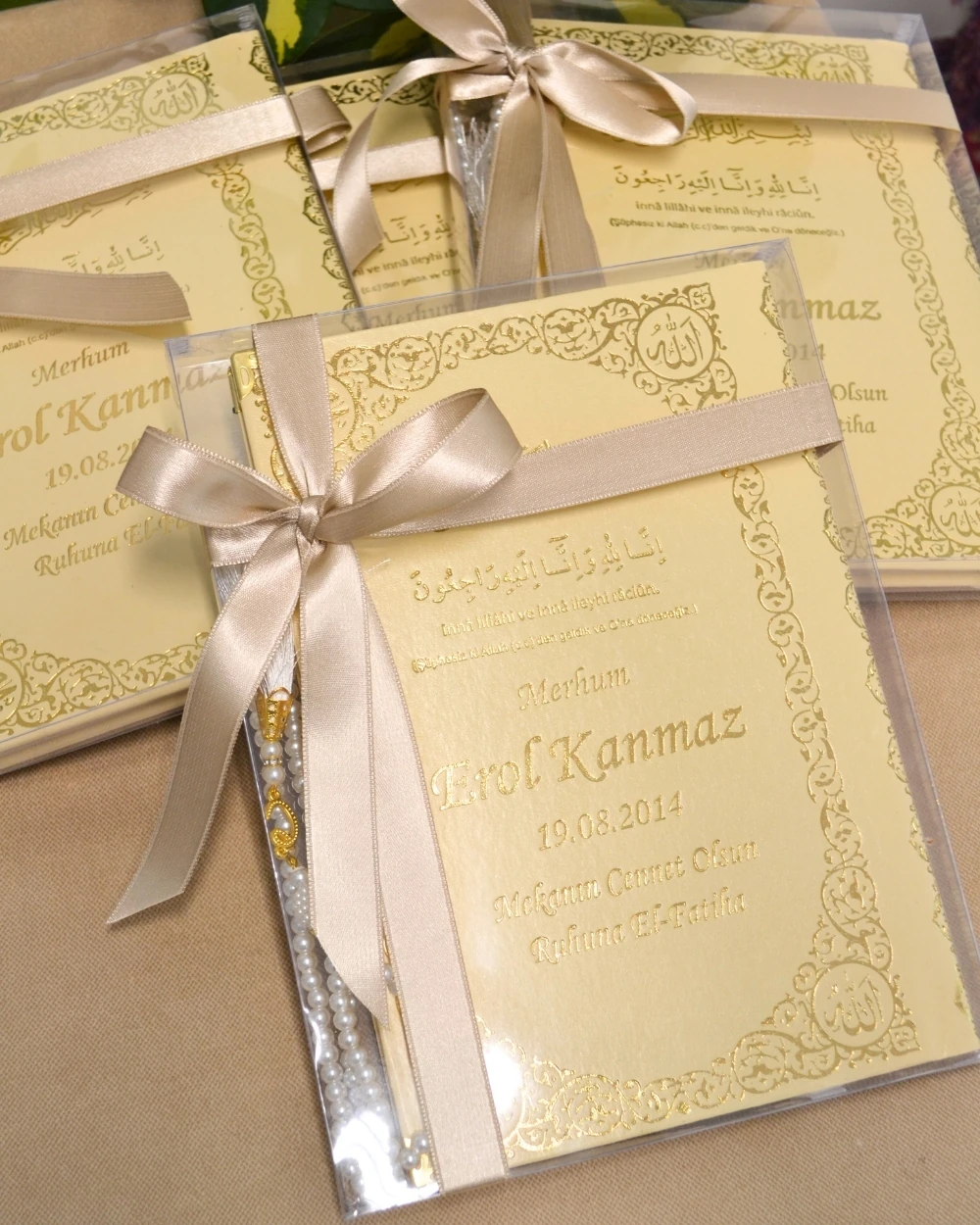 Kişiye Özel İsim Baskılı Ciltli Yasin Kitabı Orta Boy 80 Sayfa 50 Adet - Kutulu Tesbihli Mevlit Hediyesi