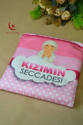 Kızımın Seccadesi – Çantalı Kız Çocuk Seccadesi(Pembe)