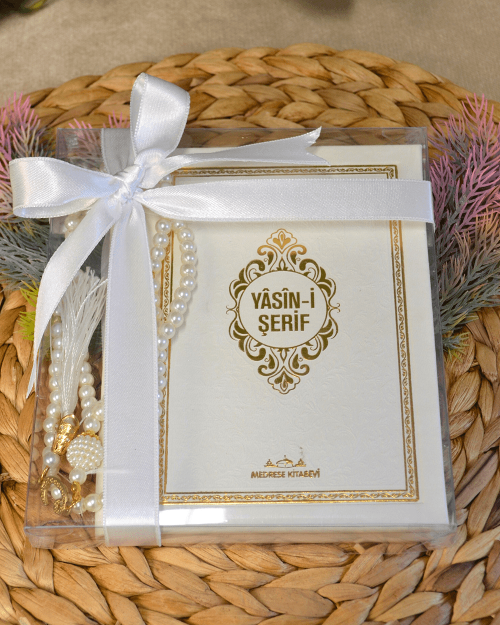 Kutulu İnci Tesbihli Yasin Kitabı Çanta Boy Termo Deri Kaplı Beyaz– Arapça; Türkçe Okunuşlu ve Mealli – 128 Sayfa | Hac Umre ve Mevlit Hediyeliği