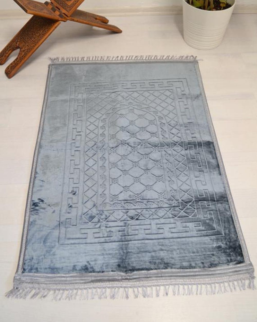 Peluş Seccade Gri - 80x120 cm - Ekstra Konforlu - Yumuşak ve Geniş Ölçülü