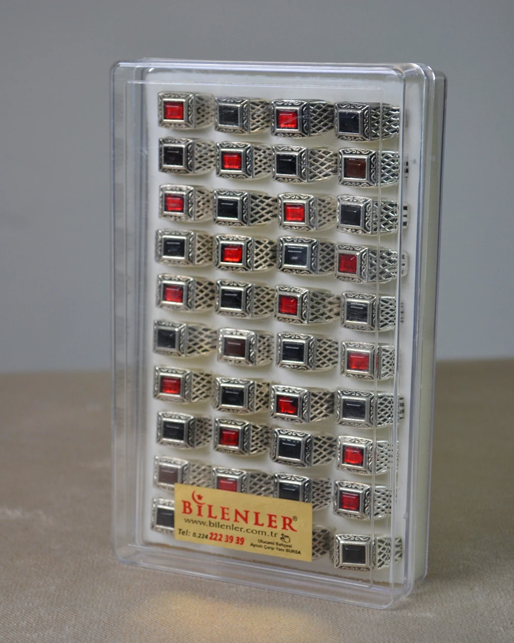 Erkek Motifli Taşlı Metal Yüzük Uzun Ömürlü; Şık Tasarım Siyah/Kahve/Kırmızı(40’lı kutu)