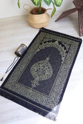 Silindir Kutulu Seccade ve İnci Tesbih Seti Kabe Desenli