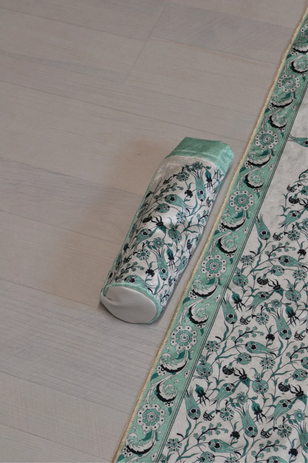 Pratik ve Taşınabilir İpek Dokulu Keseli Seccade Su Yeşili