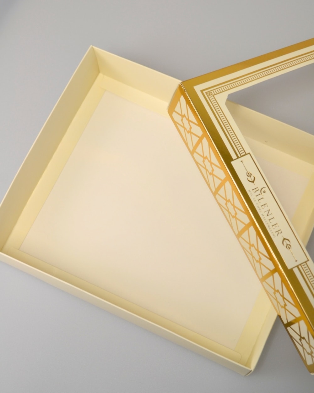 Asetat Pencere Kapaklı Hediye Kutusu – Küçük Boy 21x25x5 cm Sunum Kutusu