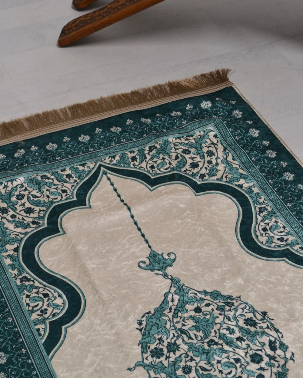 Pratik ve Taşınabilir İpek Dokulu Mihrap Desenli Çantalı Seccade Turkuaz