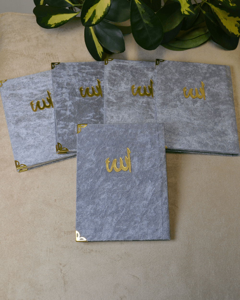Kadife Kapaklı Allah Lafızlı Ekonomik Yasin Kitabı Gri - 12x17 cm; 80 Sayfa