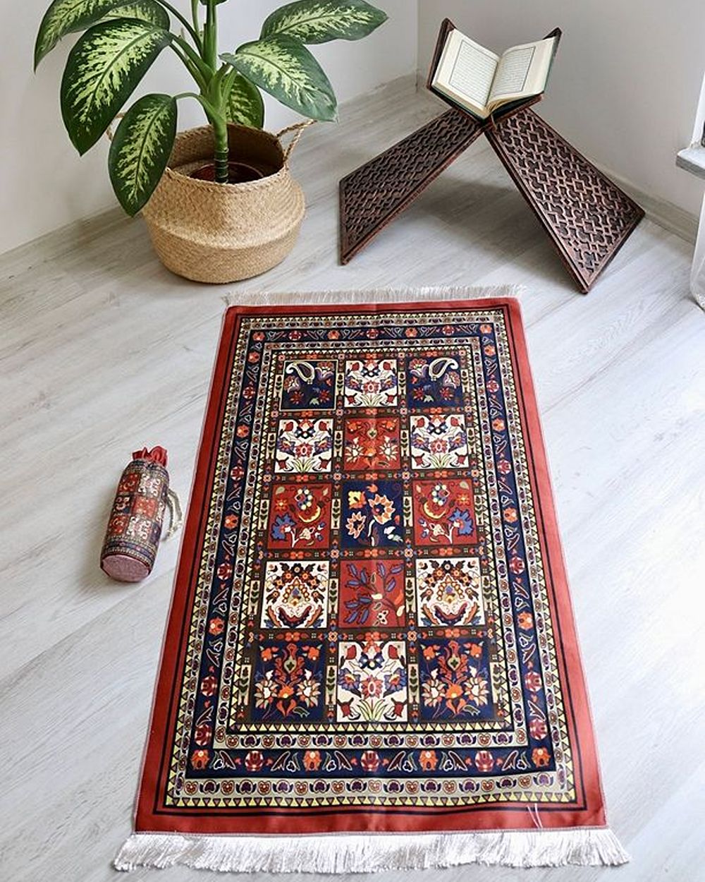 40 Yama Desenli İpek Dokulu Keseli Seccade Kırmızı