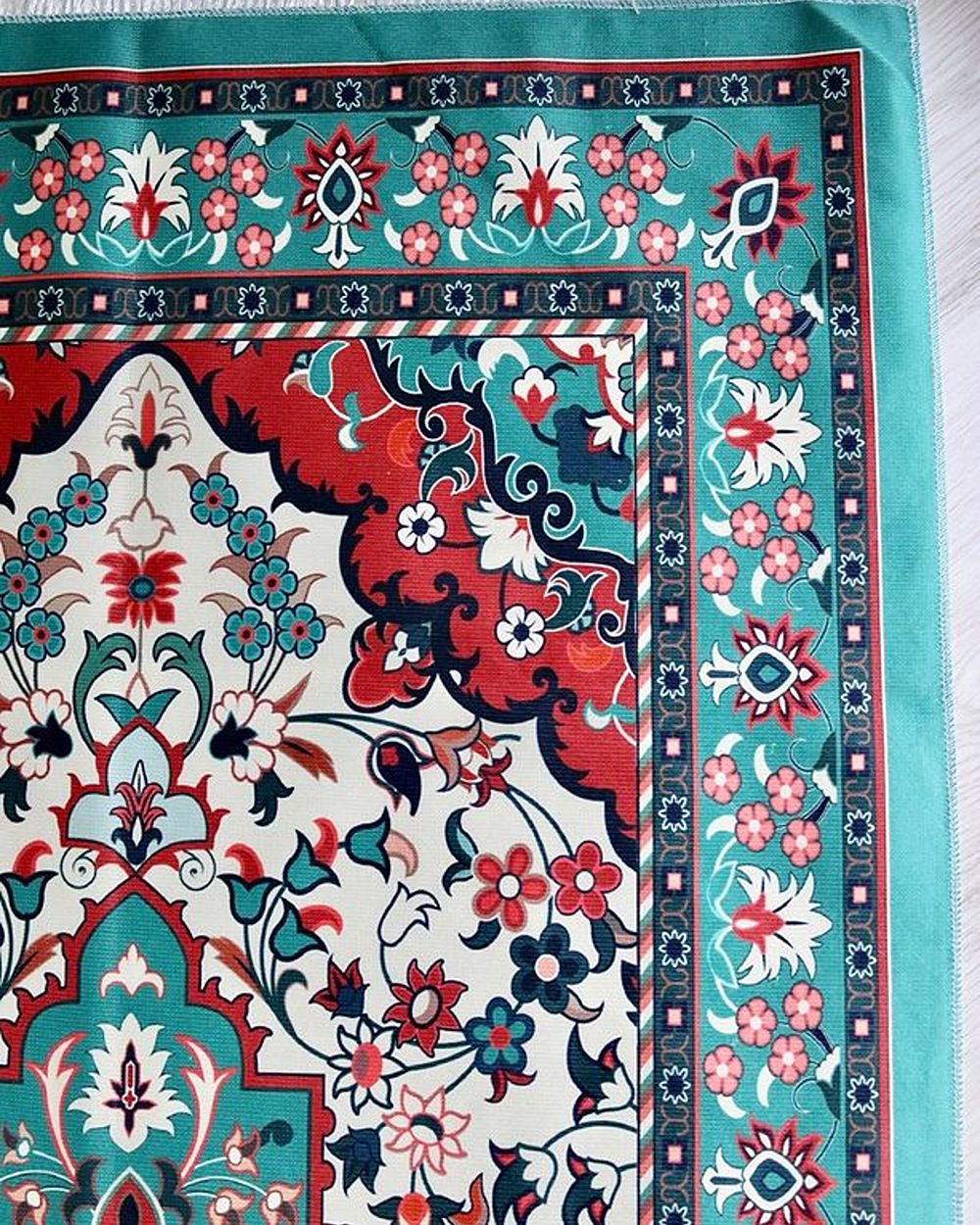 Kilim Desenli İpek Dokulu Keseli Seccade Yeşil