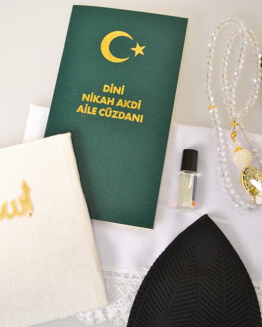 Dini Nikah Seti – Kurdeleli Özel Kutu | Dini Nikah Defteri, Kadife Yasin, Gelin Başörtüsü, Kristal Tesbih, Gül Suyu, Takke, Esans