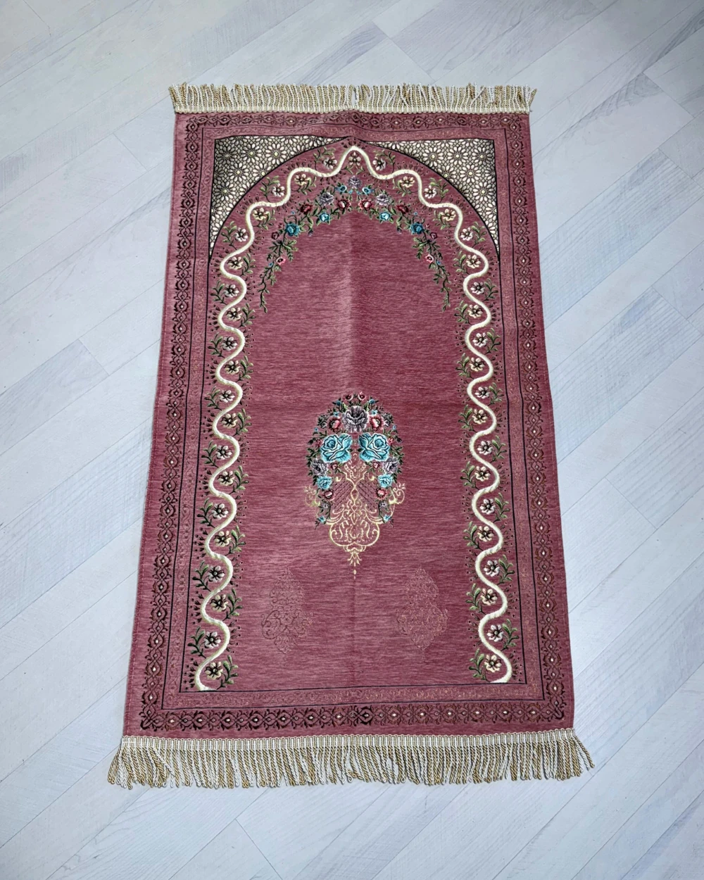 Çeyizlik Hediyelik Seccade Eşarp Tesbih Set – Kadife Astarlı Seccade, Eşarp, Kristal Tesbih Kutulu Lüks Hediye Seti