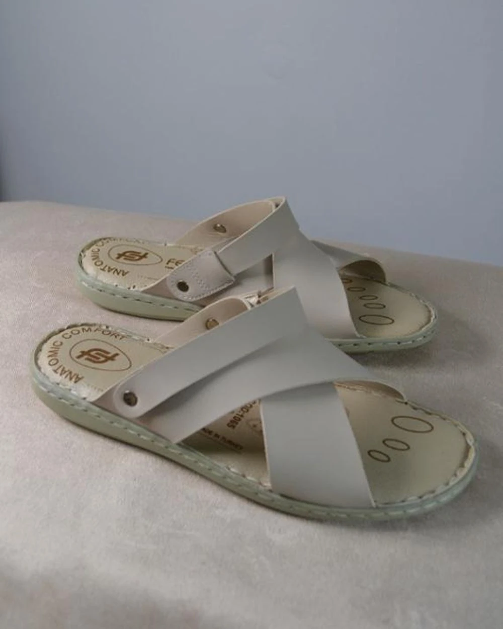 Erkek Çapraz Model Yumuşak Taban Sandalet Bej–Hac Umre ve Günlük Kullanıma Uygun