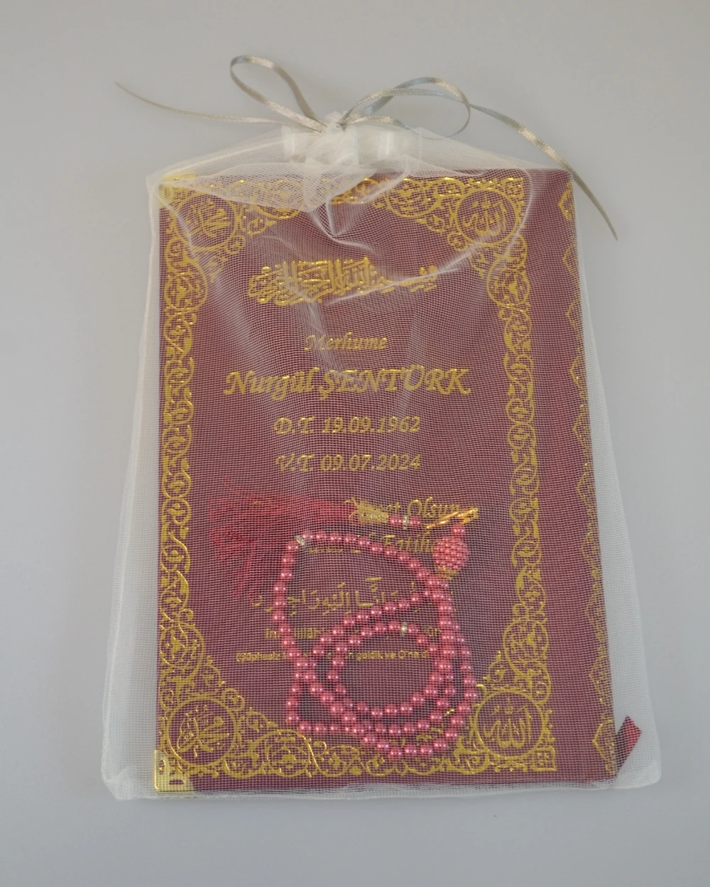 Kişiye Özel İsim Baskılı Ciltli Yasin Kitabı 80 Sayfa Orta Boy 50 Adet -Tül Keseli İnci Tesbihli Mevlüt ve Hatim Hediyesi