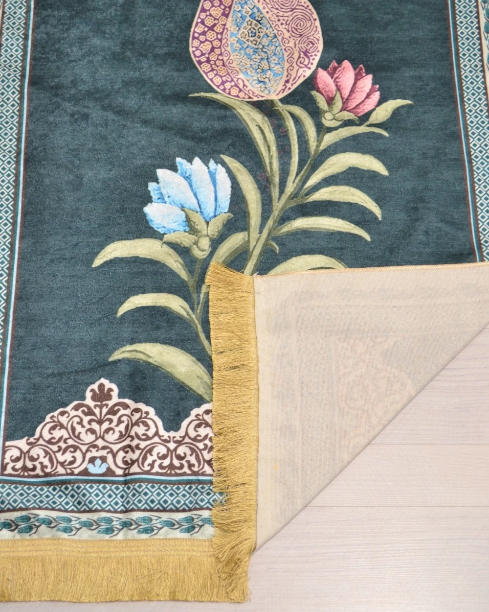 Pratik ve Taşınabilir İpek Dokulu Çantalı Seccade Lale Desenli Yeşil Fermuarlı