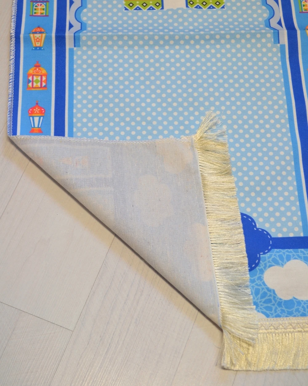 Çocuklar için Namaz Seccadesi Mavi – Renkli, Hafif ve Yumuşak Yapılı Çocuk Seccadesi